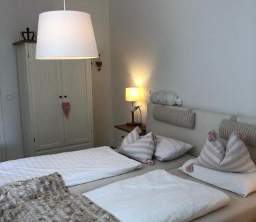 Riedenburg Apartamento | Ferienwohnung Burgenblick mit Blick auf Riedenburg