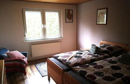 Neustadt bei Coburg Apartamento | Ferienwohnung mit Balkon 1.OG
