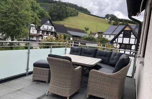 Sundern Apartamento | Ferienwohnung Grewe mit 77qm und Balkon - in Ruhiger Lage