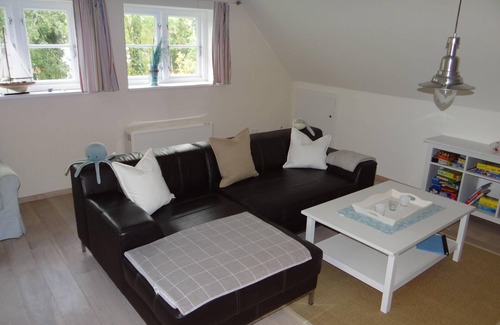 Welt Apartamento | Ferienwohnung (DG) im Reetdachhaus im Ort Welt