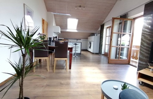 Chieming Apartamento | Ferienwohnung für 2-4 Personen, 1 Sep. Schlafzimmer und Balkon in Chieming-laimgrub