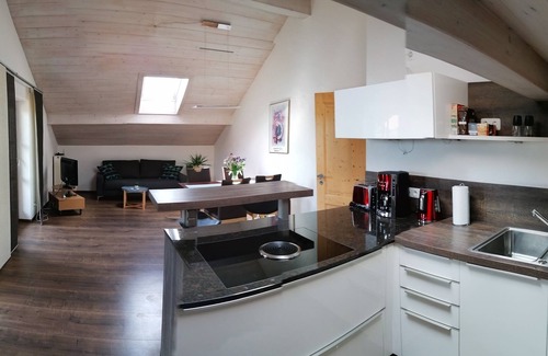 Chieming Apartamento | Ferienwohnung für 2-4 Personen, 1 Sep. Schlafzimmer und Balkon in Chieming-laimgrub