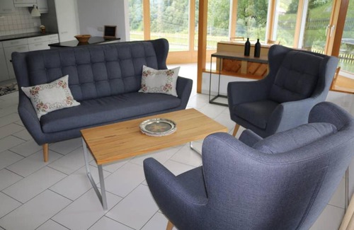Sumvitg Apartamento | Ferienwohnung für 5 Personen in Cumpadials, inmitten der Surselva