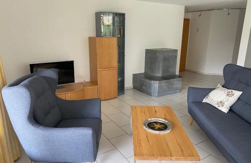 Sumvitg Apartamento | Ferienwohnung für 5 Personen in Cumpadials, inmitten der Surselva