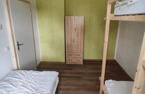 Lauchhammer Apartamento | Ferienwohnung für Familien, Urlauber & Monteure bis max 7 Personen & Haustiere