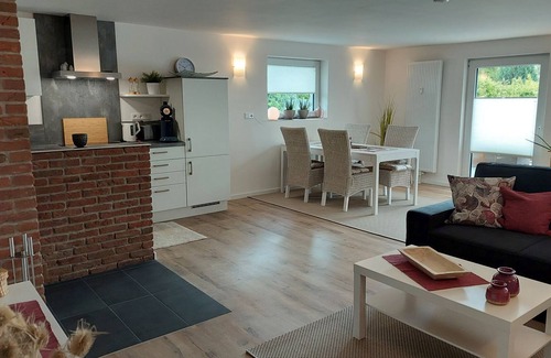 Moehnesee Apartamento | Ferienwohnung Gabler 70qm, 1 Schlafzimmer, Duschbad, Kamin, Max. 2 Personen
