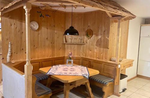 Saaldorf-Surheim Apartamento | Ferienwohnung Handweberei Huber