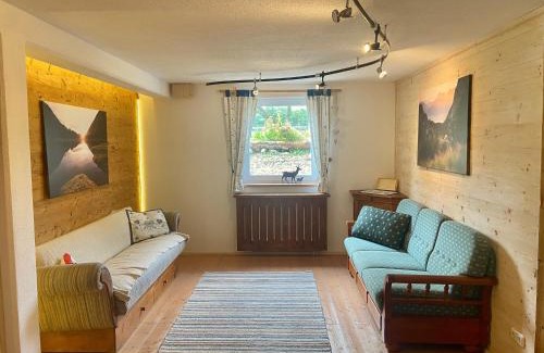 Saaldorf-Surheim Apartamento | Ferienwohnung Handweberei Huber