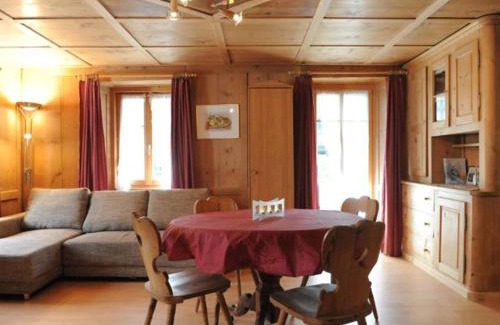 Grisons Apartamento | Ferienwohnung Hof Collet