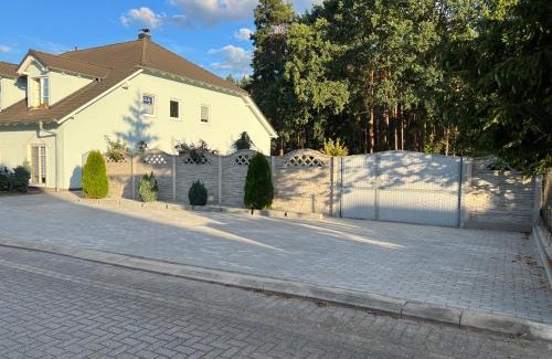 Dobern Apartamento | Ferienwohnung im Grünen für bis zu 3 Personen, Aufbettung möglich