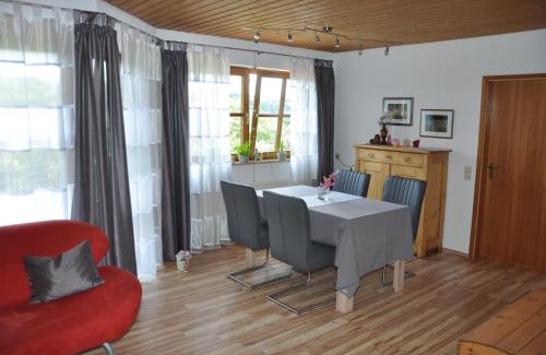 Ebenweiler Apartamento | Ferienwohnung im Rosengarten