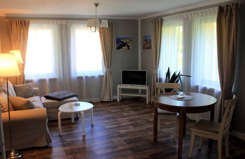 Bodstedt Apartamento | Ferienwohnung Irisgarten - Backstein Scheune Starkow bei Barth