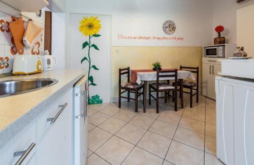 Gornji Kono Apartamento | Ferienwohnung Ivona Mit Terrasse Und Außendusche