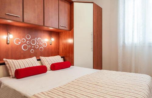 Gornji Kono Apartamento | Ferienwohnung Ivona Mit Terrasse Und Außendusche