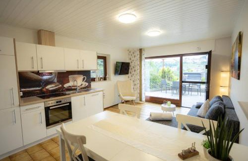 Bad Wuennenberg Apartamento | Ferienwohnung "Kirchblick" im Ferienhaus Blumenhain