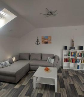 Neuharlingersiel Apartamento | Ferienwohnung Krabbe im Haus-Neuharlingersiel