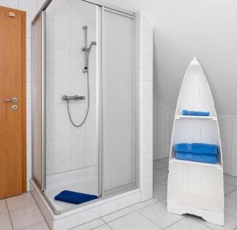 Esens Apartamento | Ferienwohnung Krabbe 2, Bensersiel, mit gemeinschaftlichen Garten