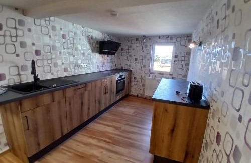 Stadtlauringen Apartamento | Ferienwohnung Kunterbunt