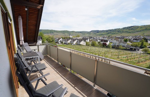 Leiwen Condominio | Ferienwohnung "laurentiusblick" mit Panoramablick in den Weinbergen von Leiwen