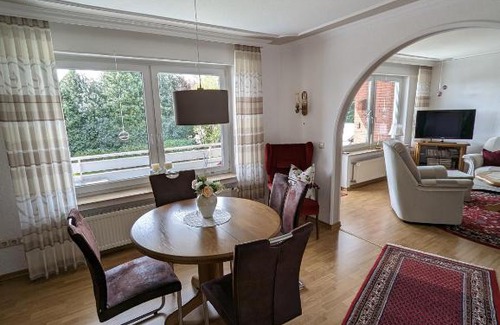 Meppen Apartamento | Ferienwohnung Leni erstes OG inkl Balkon Gartenblick kostenfreier Parkplatz stadtnah aber ruhig gelegen