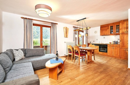 Groissenbach Apartamento | Apartamento Loferau 1 - 80 m² para 2-5 personas. Amplio living comedor, 2 dormitorios, sep. Cocina balcón