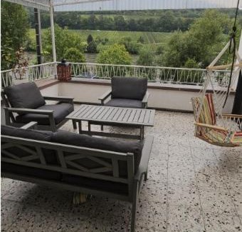 Merl Apartamento | Ferienwohnung Moselblick Zell - Balkon und Gemeinschaftsterrasse