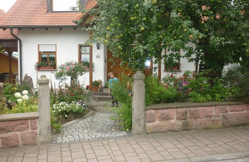 Oberthulba Apartamento | Ferienwohnung mit Überdachter Pergola und Großer Terrasse