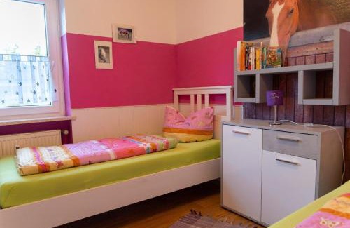 Weissenstadt Apartamento | Ferienwohnung Mit Balkon Und Zwei Schlafzimmern