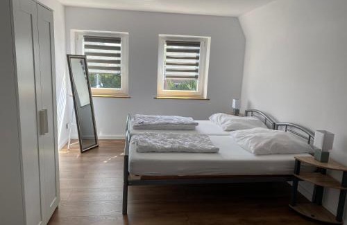Flensburg Apartamento | Ferienwohnung mit Balkon und Garten OG