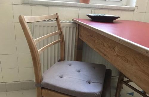 Furstenwerder Apartamento | Ferienwohnung mit großem Garten und Blick zum See