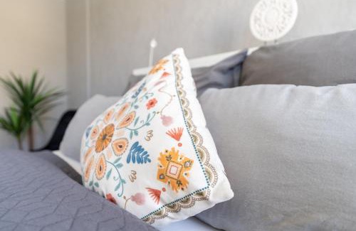 Striesen Apartamento | Ferienwohnung mit Parkplatz & Balkon nahe Elbe