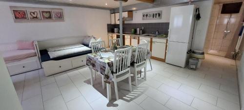 Kleinbreitenbach Apartamento | Ferienwohnung/Monteurzimmer auf dem Bauernhof