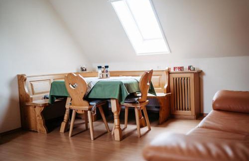 Glanz an der Weinstrasse Apartamento | Ferienwohnung Perner - die Huabm