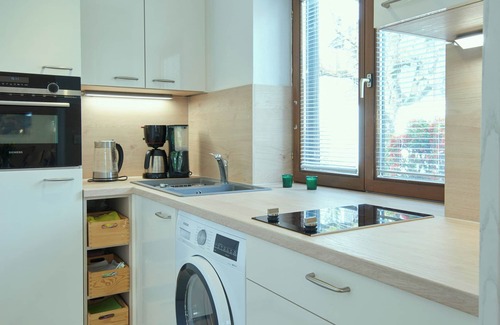 Bad Endorf Apartamento | Ferienwohnung Reckzeh 63 qm mit Terrasse und Separatem Schlafzimmer