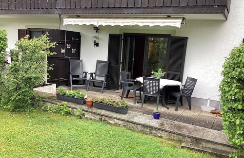 Bad Endorf Apartamento | Ferienwohnung Reckzeh 63 qm mit Terrasse und Separatem Schlafzimmer