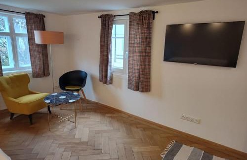 Oberstaufen Apartamento | Ferienwohnung RESL - geschmackvoll renoviert & zentral im historischen Schindelhaus
