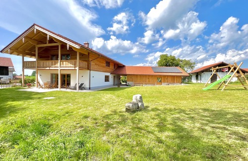 Siegsdorf Apartamento | Ferienwohnung Rosalie, 100m², 2 Schlafzi