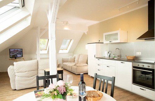 Guestrow Apartamento | Ferienwohnung "schlossblick" im Hotel am Schlosspark