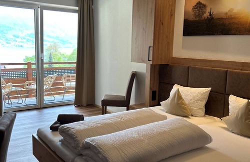 Nussdorf am Attersee Otro | Ferienwohnung Seeblick EG - Gasthof Steinbichler - Most- und Wildbauernhof Groiss