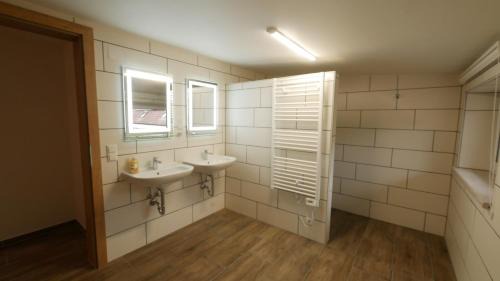 Tieschen Apartamento | Ferienwohnung Steintal