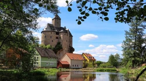 Falkenberg Apartamento | Ferienwohnung und Sommerhaus unter der Burg