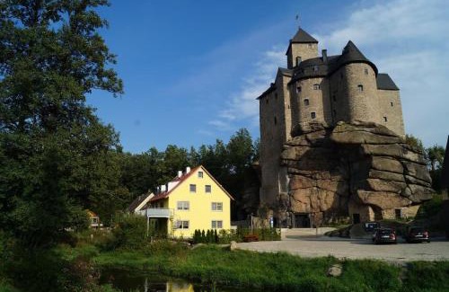 Falkenberg Apartamento | Ferienwohnung und Sommerhaus unter der Burg