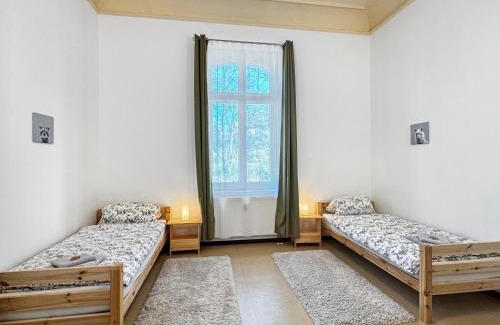Herzberg Apartamento | Ferienwohnung Villa Nieske - Jugendstil Denkmal, free WLAN & Parken, Self Check-In, Smart-TV