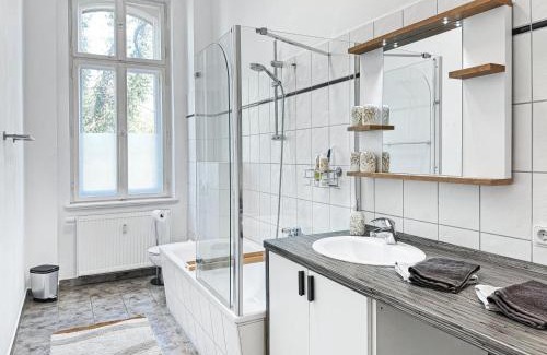 Herzberg Apartamento | Ferienwohnung Villa Nieske - Jugendstil Denkmal, free WLAN & Parken, Self Check-In, Smart-TV