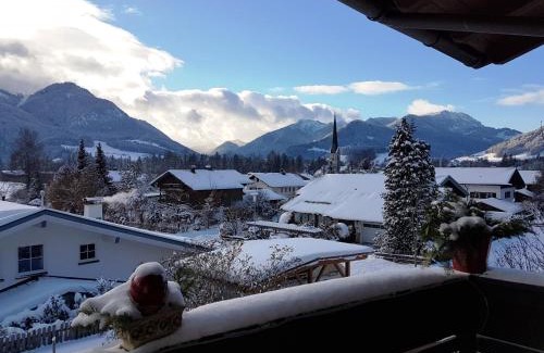 Sankt Valentin Apartamento | Ferienwohnungen "Am Golfplatz" inkl. Chiemgaukarte