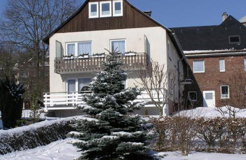 Usseln Apartamento | Ferienwohnungen Brüne