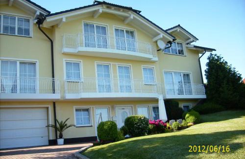 Neuschoenau Apartamento | Ferienwohnungen Haus Panorama