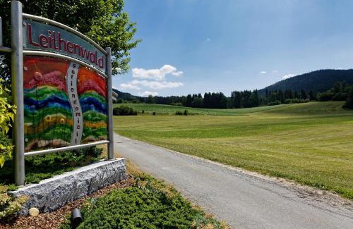 Barnzell Apartamento | Ferienwohnungen Holzferienhäuser Leithenwald