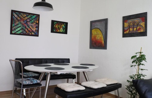 Sonnenberg Apartamento | Ferienwohnungen in der Kunstgalerie Charlie und Jenny