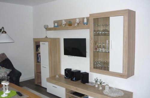 Wanderup Apartamento | Ferienwohung Hanl - schöne FeWo mit 2 Schlafzimmern mit TV, Garten und großem Badezimmer